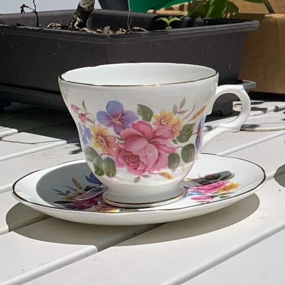 Vintage Crown Trent Staffordshire England Teacup & Saucer 2pc Set NWOT - Picture 1 of 10